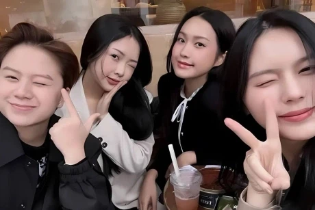 Vợ Văn Hậu phá dáng, bị so với lúc thi hoa hậu, bị soi cạch mặt vợ Đức Chinh - Hình 7