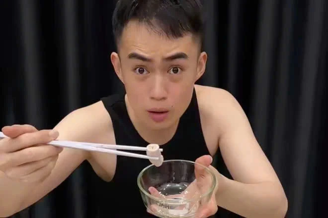 Drama bùng nổ: Tiktoker nổi tiếng lao đao vì món lòng xe điếu, Netizen phẫn nộ! - Hình 1