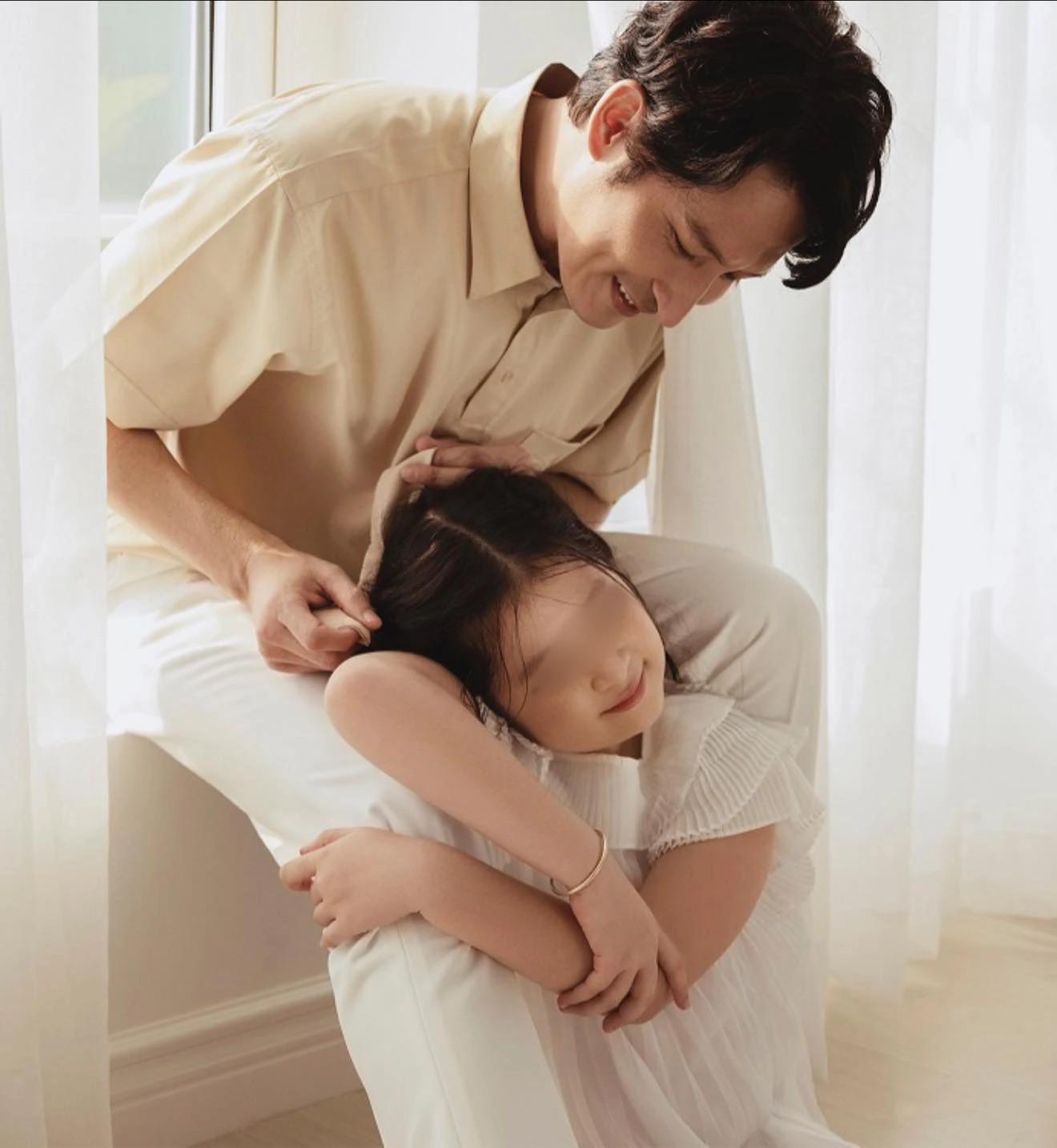 Huy Khánh hối hận sau 2 tháng ly dị Mạc Anh Thư, ghen với người lạ vì nhớ con? - Hình 1