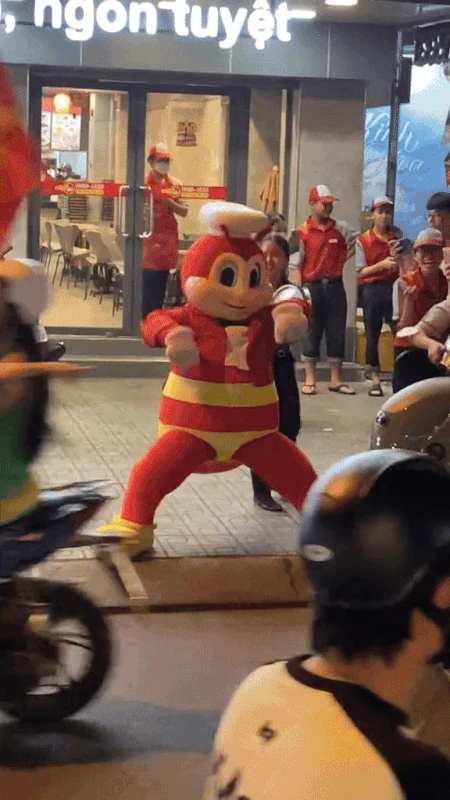 Jollibee VN bị kẻ xấu giả danh đi quậy đục nước cõi mạng, hàng thật cảnh báo - Hình 1