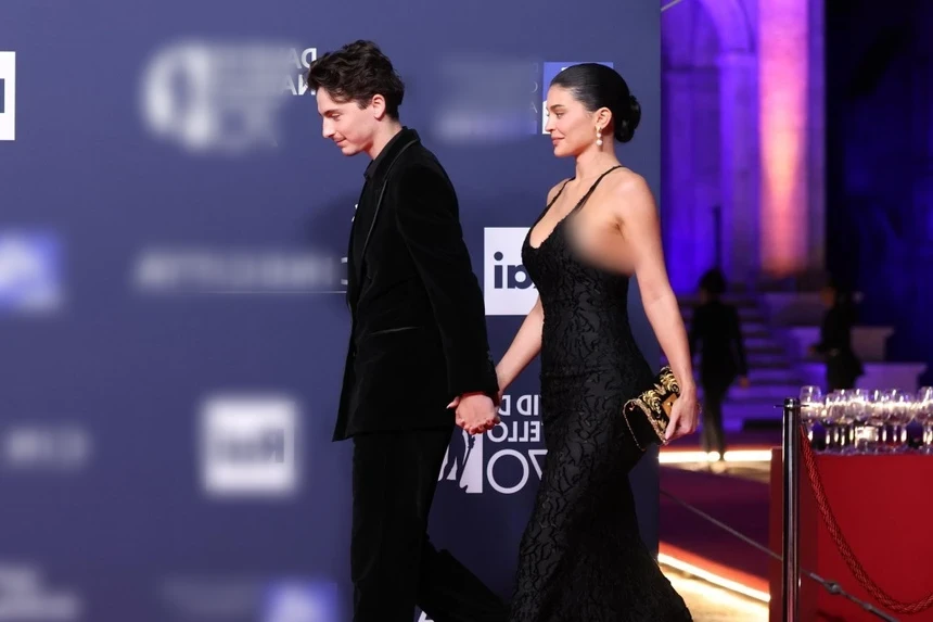 Kylie Jenner lần đầu đi thảm đỏ với Timothée Chalamet, quê xệ vì 1 điều - Hình 5