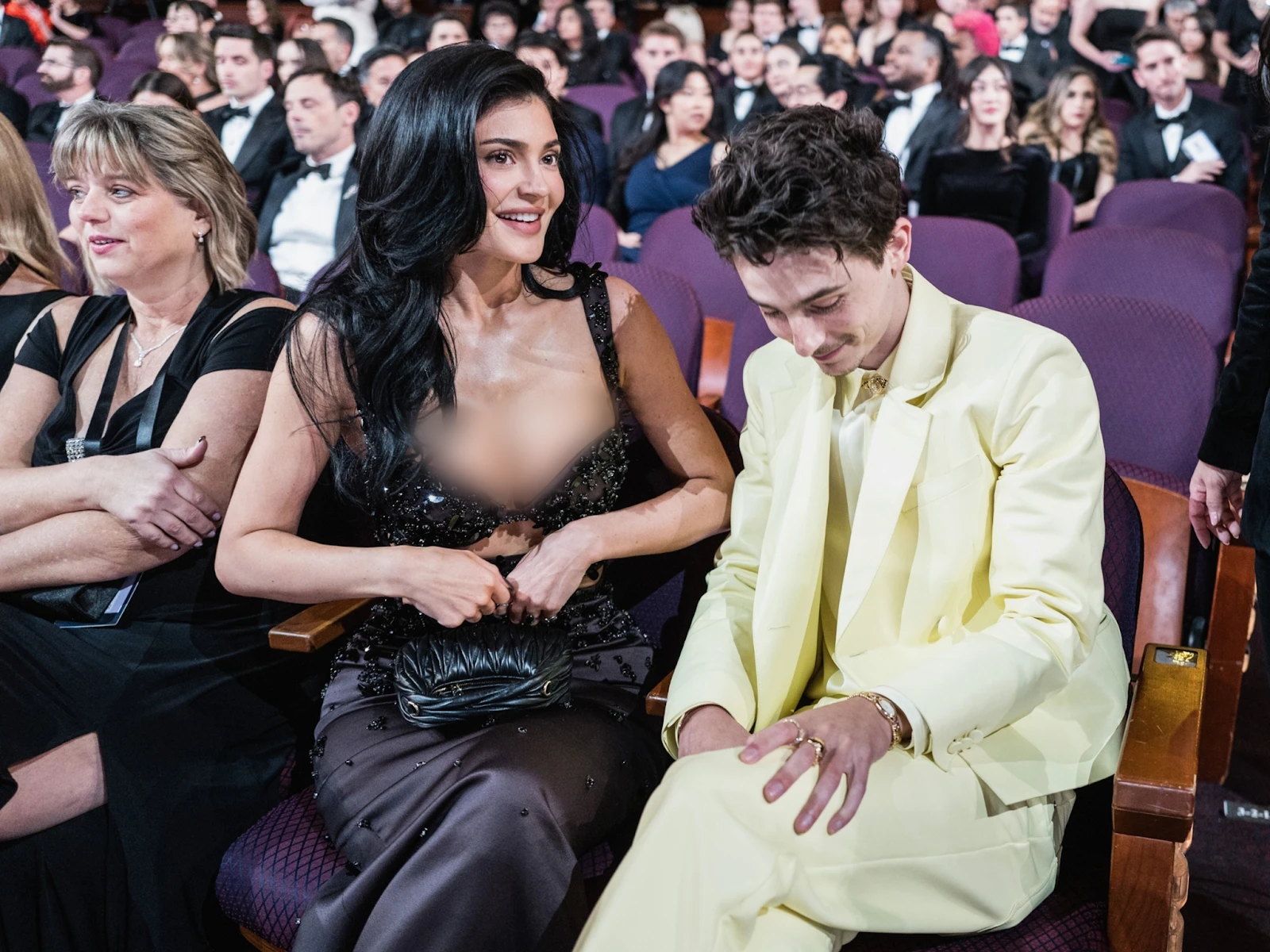 Kylie Jenner lần đầu đi thảm đỏ với Timothée Chalamet, quê xệ vì 1 điều - Hình 4