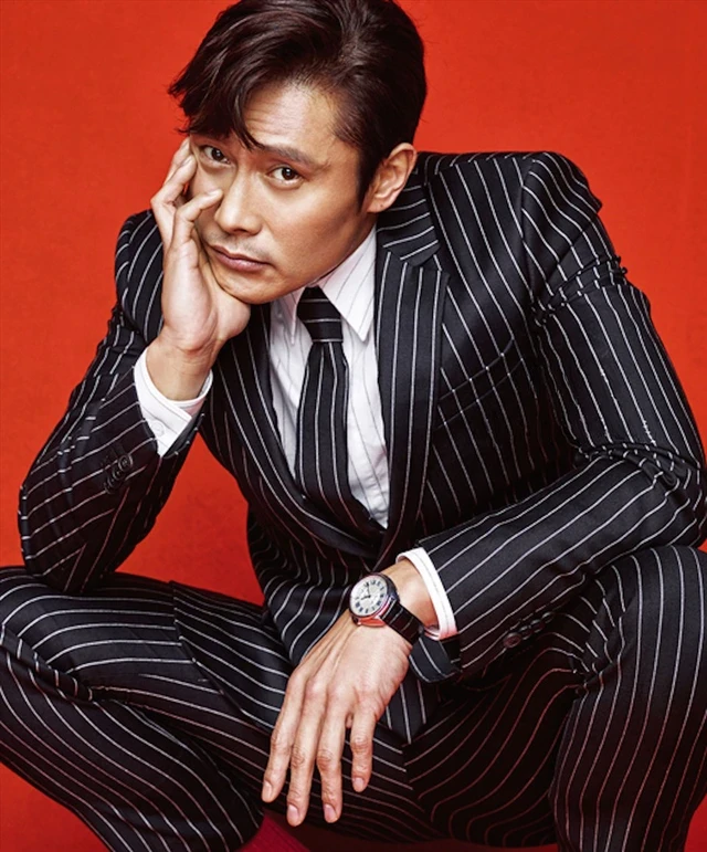 Lee Byung-hun bị tung ảnh quá khứ sốc ở Baeksang, hướng nội hết đời còn lại - Hình 4