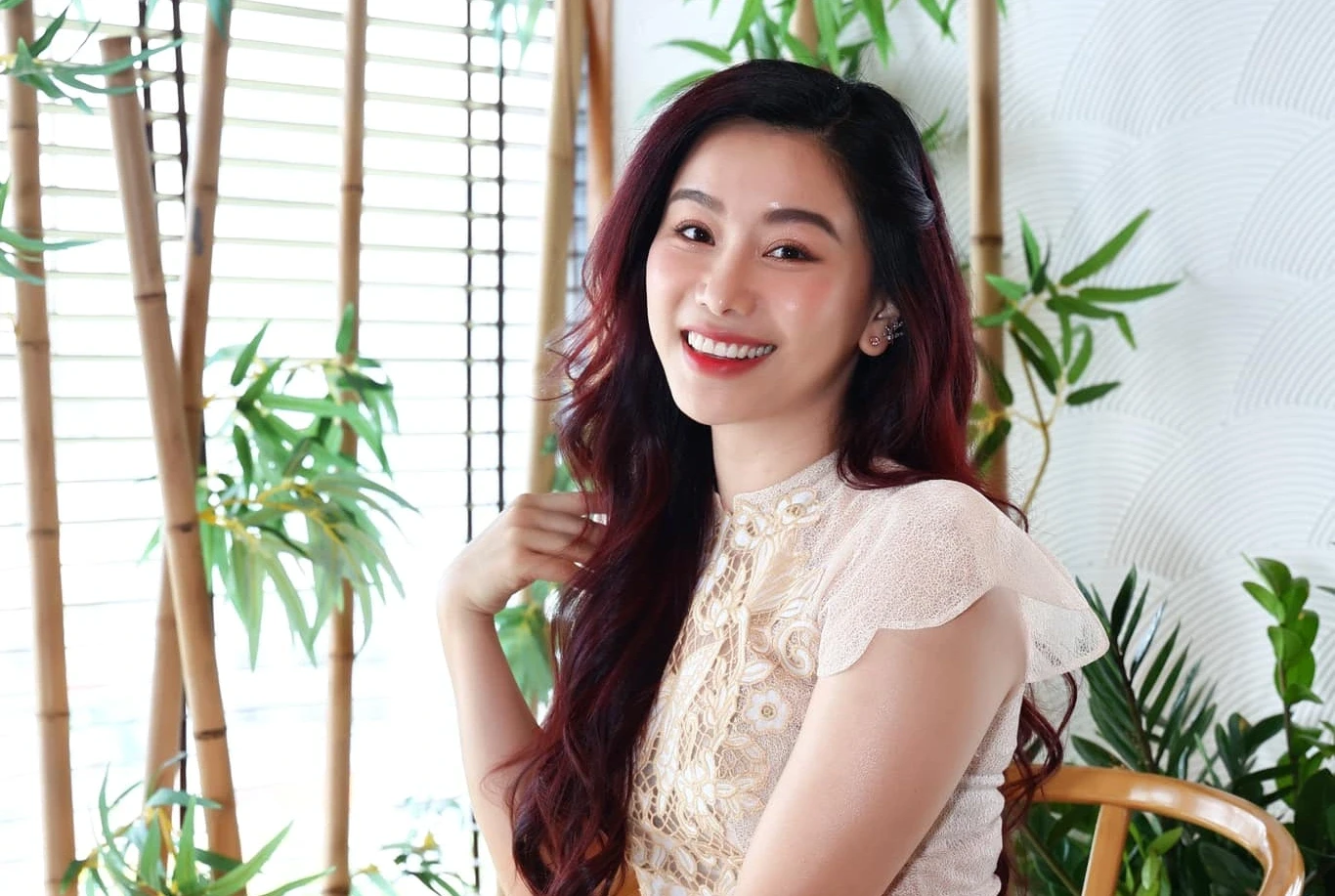 MC Anh Thơ: Content tự tìm đến, từ clip review lòng se điếu đến gặp Lee Min Ho - Hình 1