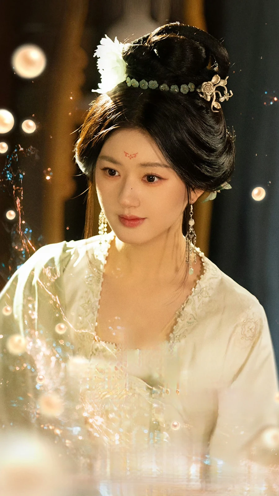 Triệu Lộ Tư bay váy 5 giây, thứ bên trong bị soi mói có liên quan đến Lisa? - Hình 8