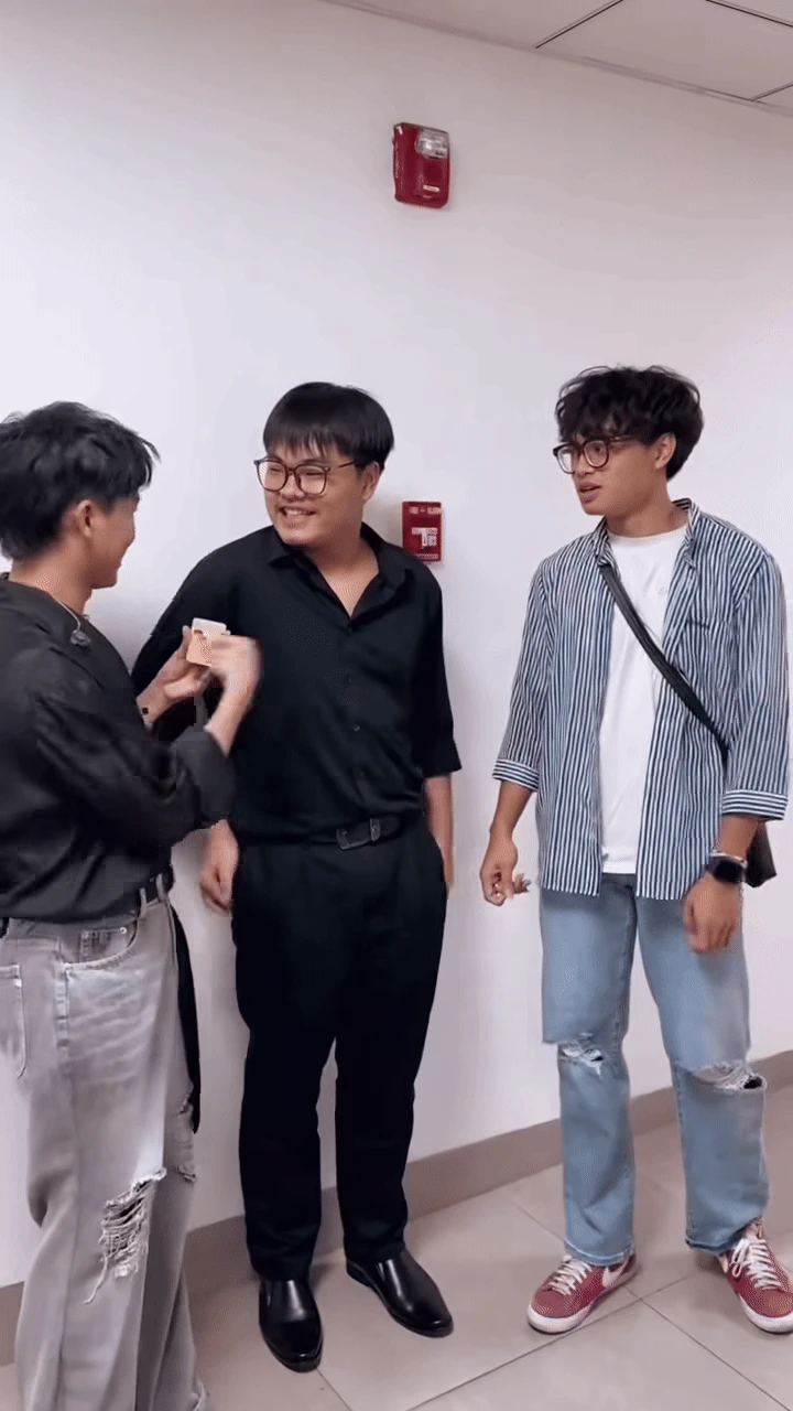 Diện mạo gâ.y số.c của Bi Béo - con trai Cục Trưởng Xuân Bắc, đứng chung sân khấu khiến dì Lệ chỉ còn cái tên - Hình 5