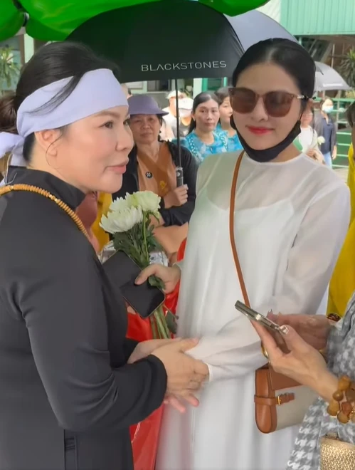 Quý Bình đào hoa nhất Vbiz, lộ diện thêm 2 cô gái có quan hệ bất ngờ? - Hình 5