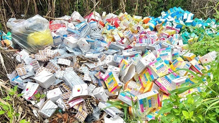 Thực phẩm chức năng bị đổ như rác ở TP.HCM, người vứt khai gì với công an? - Hình 4