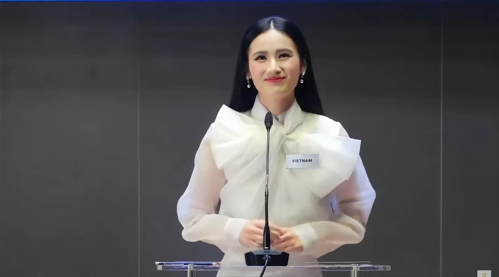 Ý Nhi từng bị đòi tước vương miện và hành trình giành lại hào quang nơi xứ người - Hình 7