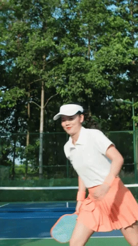 Ánh Viên lên đồ chơi pickleball, nhan sắc đẹp ngỡ ngàng, động tác vụng về nhưng cực nhanh đã quẩy banh nóc! - Hình 2