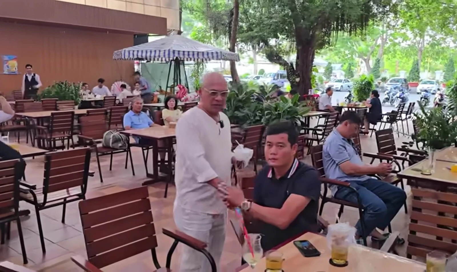 Color Man phá sản, giờ đi nhờ vả Khương Dừa, nhân viên cũ từ chối, phán câu sốc? - Hình 2