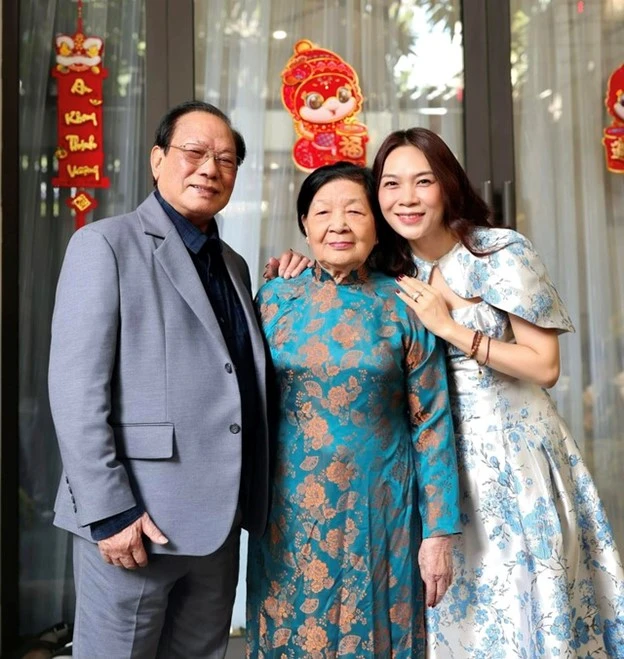Mẹ ruột Mỹ Tâm từng là Hoa khôi xứ Quảng một thời, giờ hạnh phúc bên con gái - Hình 4