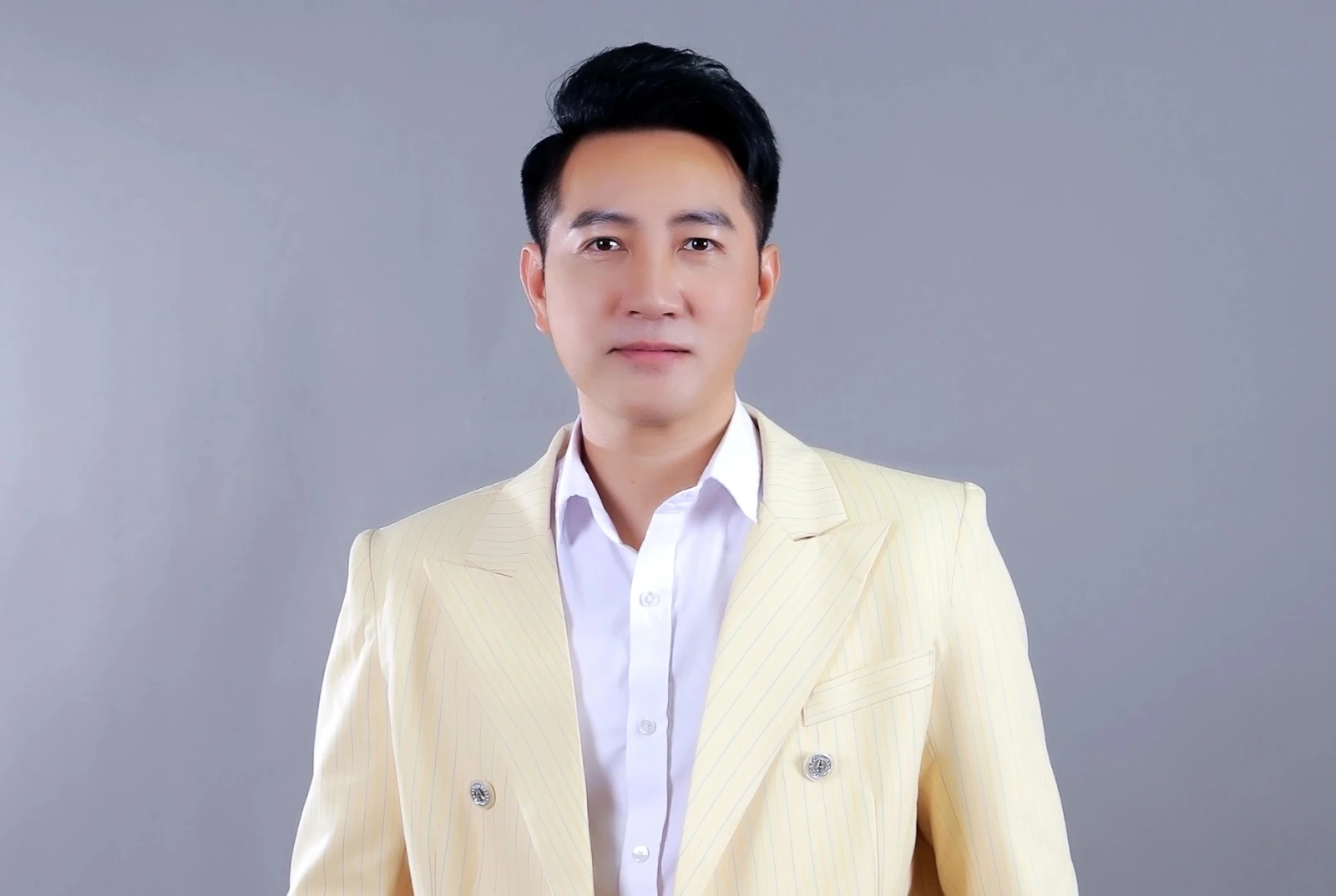 Nguyễn Phi Hùng: Kín tiếng, không scandal, nghi sắp cưới mẹ đơn thân Ngọc Lan - Hình 1