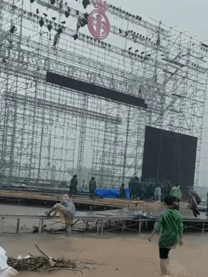 NÓNG: Sân khấu Chung kết Hoa hậu Việt Nam 2024 tại Huế bị tháo dỡ, cảnh tượng hiện tại gây hoang mang - Hình 2
