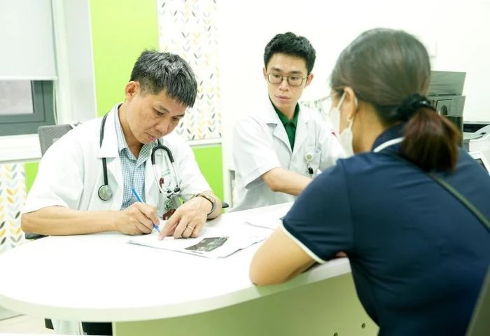 Bác sĩ không kê đơn, bệnh nhân vẫn khăng khăng đòi uống thuốc - Hình 1