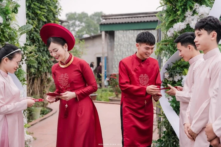 Hồ Văn Cường trần trụi vào bếp rửa chén, đội vợ lên đầu, CĐM đặt biệt danh mới - Hình 6