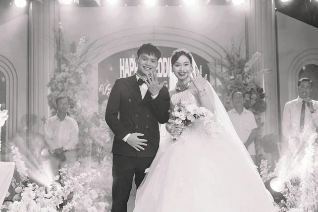 Hồ Văn Cường vào bếp rửa bát cho vợ, lộ diện là chồng quốc dân sau đám cưới viên mãn - Hình 2