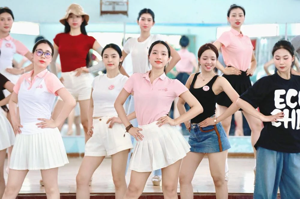 Hoa hậu Việt Nam gặp nạn trước thềm chung kết, sân khấu phải khẩn trương tháo dỡ - Hình 4