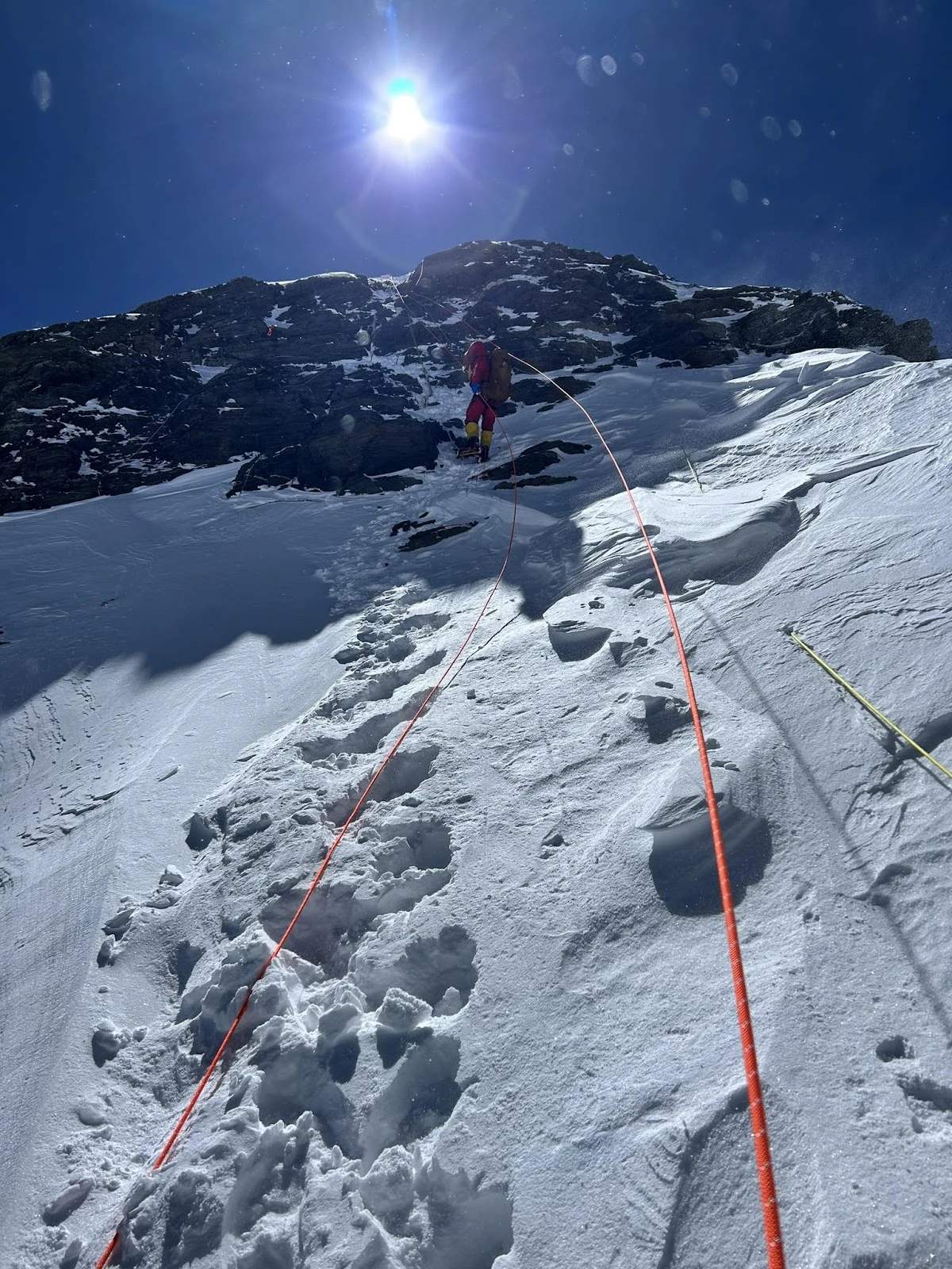 Chi 2 tỷ mất liên lạc 40 ngày người Việt chinh phục 2 đỉnh núi Everest trong 48h - Hình 3