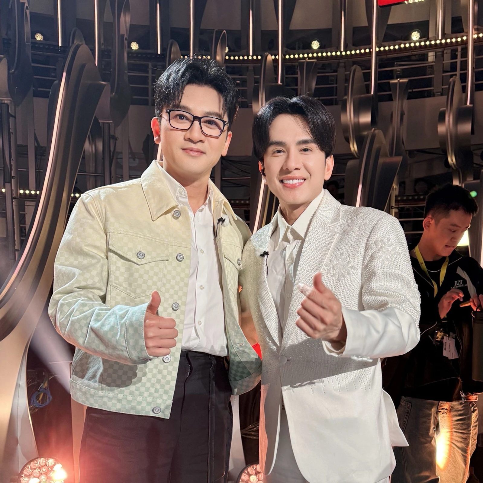 Đan Trường quay show Trung kiệt sức, lực bất tòng tâm với Phương Mỹ Chi? - Hình 1