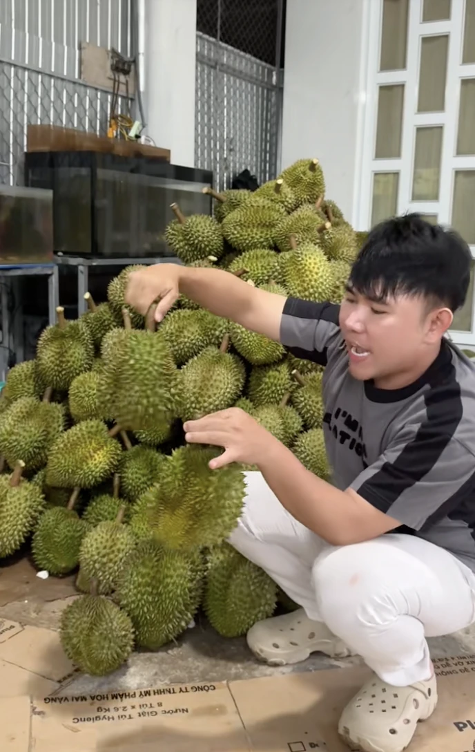 Hoàng Anh Panda ăn sầu riêng ngâm bò húc, nói một câu khiến netizen phẫn nộ! - Hình 5