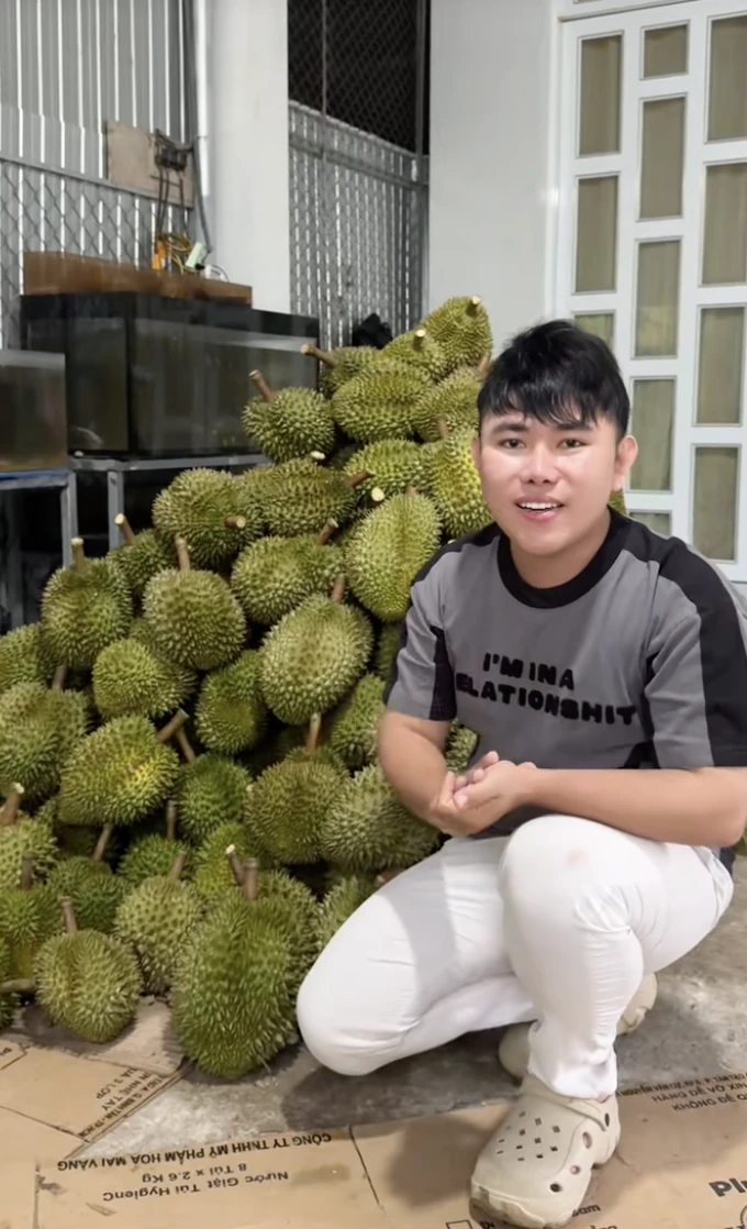 Hoàng Anh Panda ăn sầu riêng ngâm bò húc, nói một câu khiến netizen phẫn nộ! - Hình 2