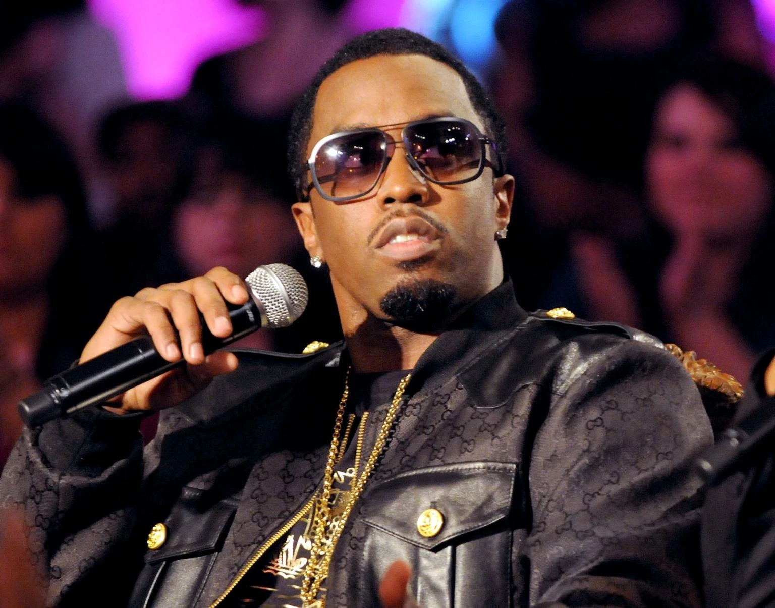 Kanye West mặt dày đến ủng hộ Diddy, bị đuổi cổ khỏi phiên tòa, lý do bất ngờ - Hình 6