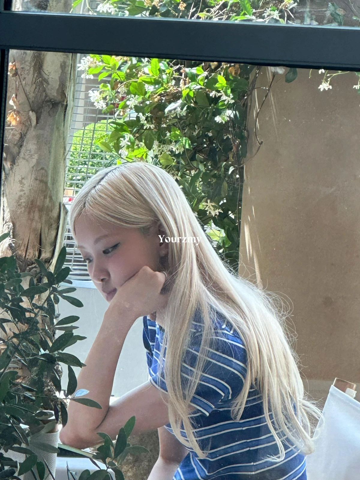 Rosé dạo chơi ở Mỹ không lo tập luyện, bị cả thế giới lên án, lo BTS vượt mặt - Hình 1
