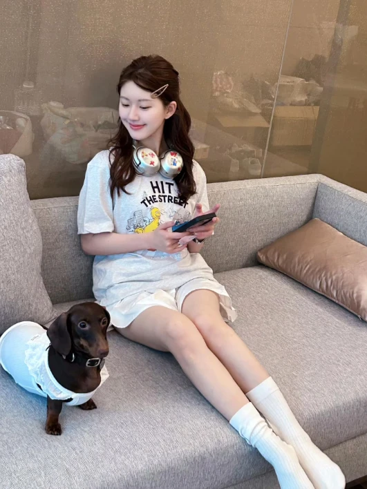 Triệu Lộ Tư và cú tái xuất kỳ lạ, khiến cộng đồng fan dậy sóng! - Hình 6