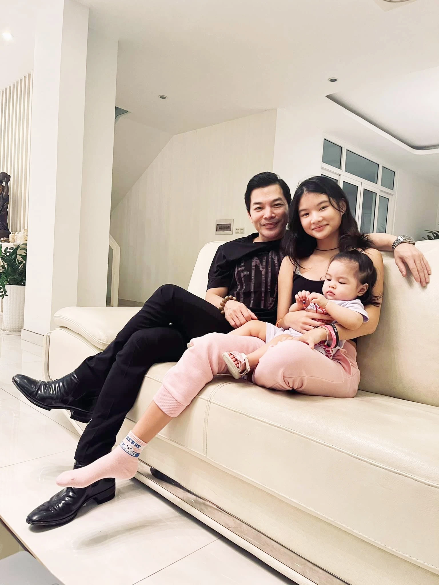 Diễn viên mua nhà 200 tỷ sau l.y hô.n vợ nổi tiếng, sở hữu tài sản khủng, 53 tuổi bất ngờ báo tin vui - Hình 4
