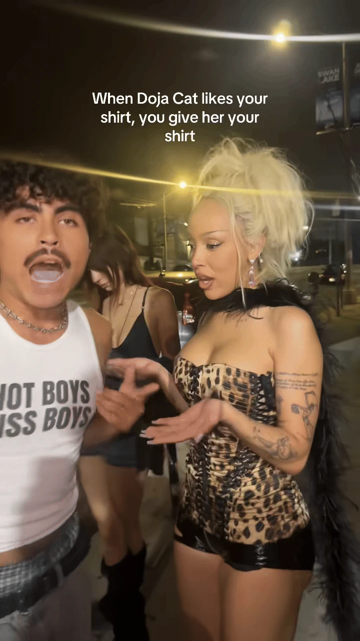 Doja Cat tố fan sờ soạng, vứt áo được tặng còn chê có mùi, hút 70 triệu lượt xem - Hình 1