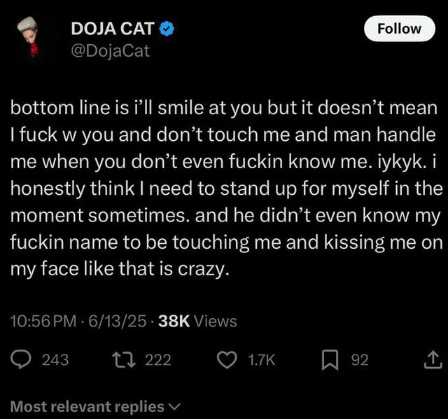 Doja Cat tố fan sờ soạng, vứt áo được tặng còn chê có mùi, hút 70 triệu lượt xem - Hình 4