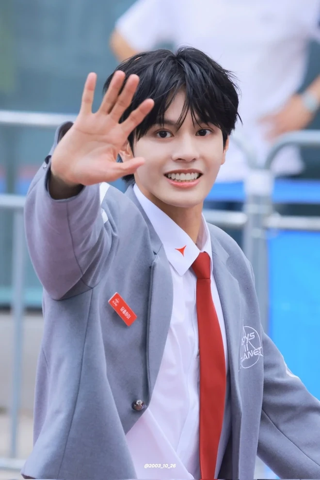 Hanbin lung lay vị thế độc tôn, thêm 1 thực tập sinh người Việt debut gây sốt? - Hình 1