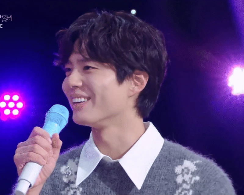 Hành động khó coi bên Park Bo Gum, 4 nữ ca sĩ gợi cảm nhận gạch đá tơi bời - Hình 4