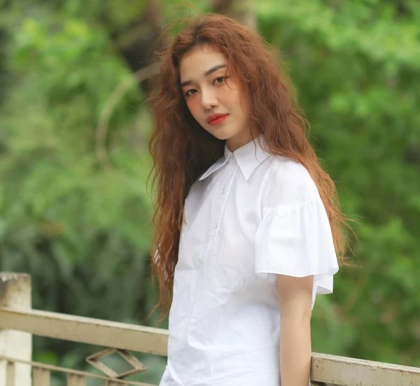 Hoàng Duyên: Mỹ nữ an tĩnh bị Dương Lâm soi mói, làm Bích Phương khóc nức nở - Hình 8