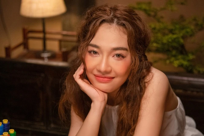 Hoàng Duyên: Mỹ nữ an tĩnh bị Dương Lâm soi mói, làm Bích Phương khóc nức nở - Hình 2