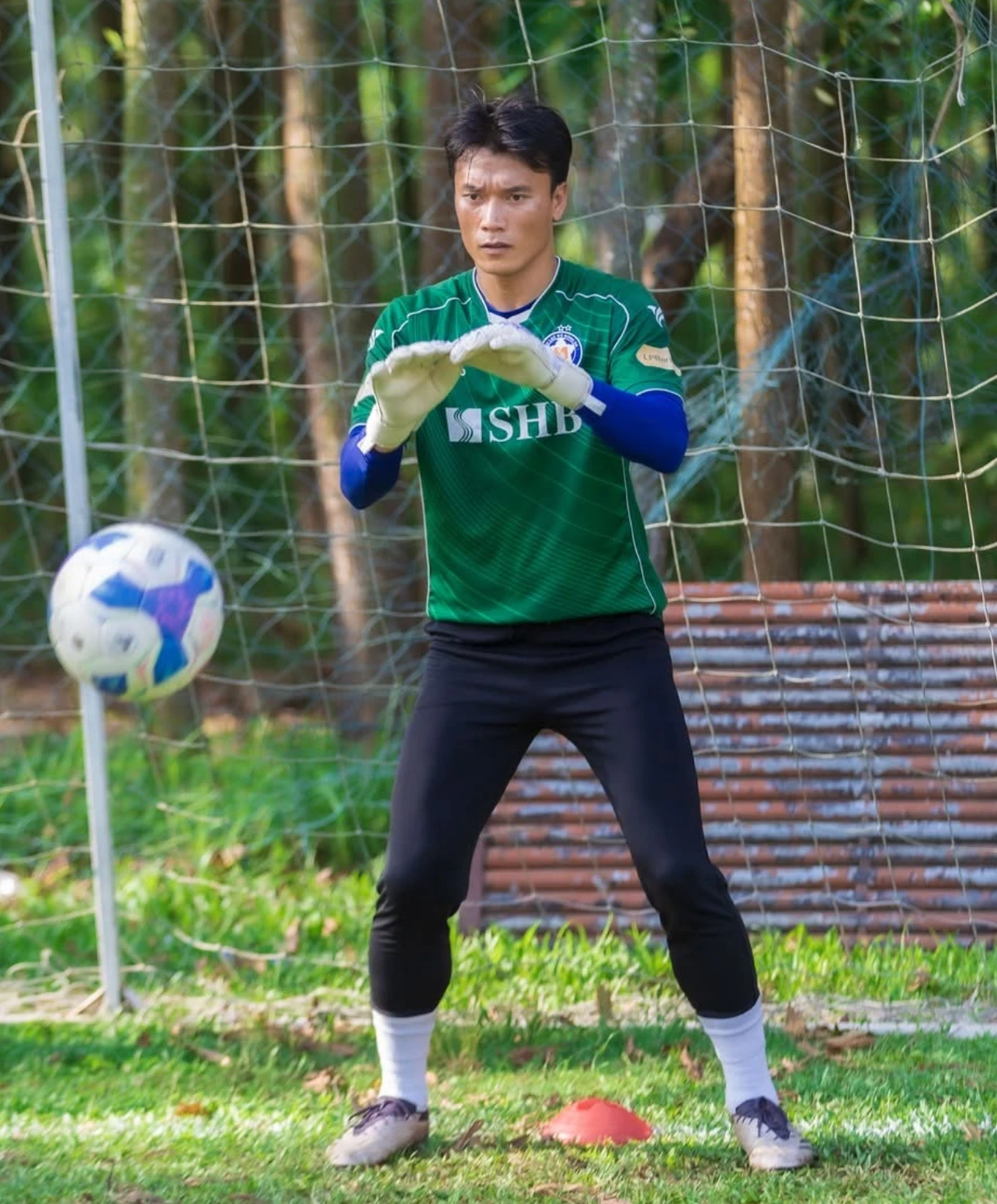 Goalkeeper Bui Tien Dungs sudden career change surprised everyone? - Photo 1