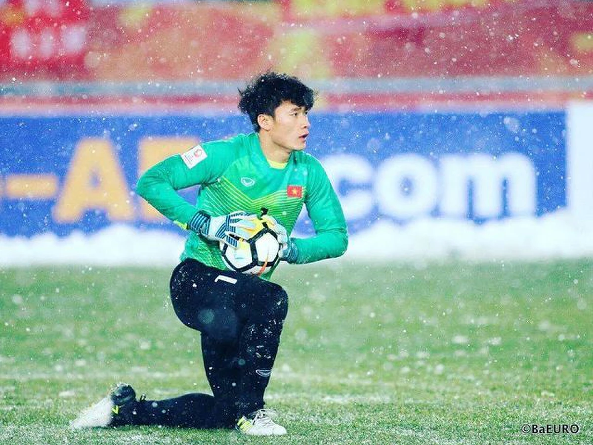 Goalkeeper Bui Tien Dungs sudden career change surprised everyone? - Photo 3