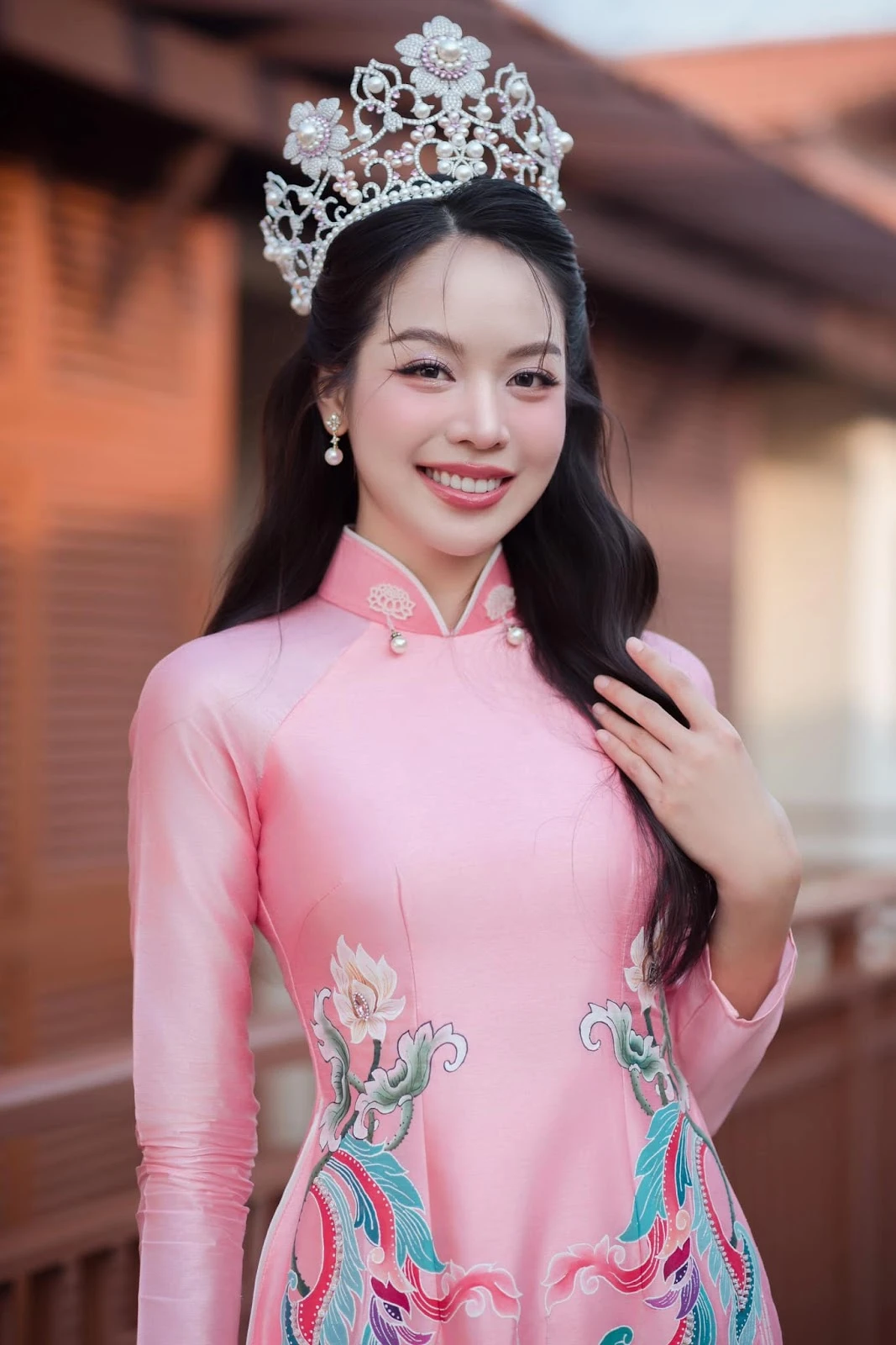 Hoa hậu Thanh Thủy khiến cộng đồng mạng dậy sóng một biểu cảm, hai luồng dư luận - Hình 4