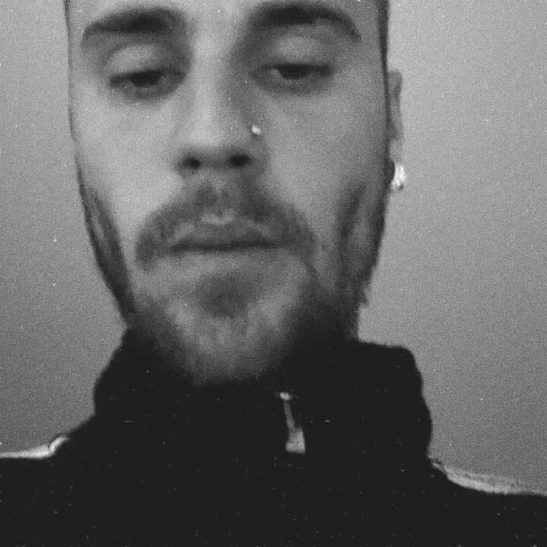 Justin Bieber úp ảnh ngón tay giữa, xả cơn tức giận, thái độ vợ sau đó sốc hơn - Hình 3