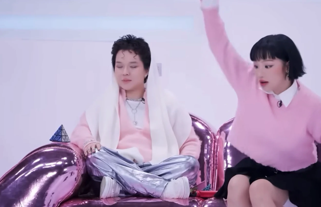 Phương Mỹ Chi gáy không đợi tuổi, không ngại sĩ trước đàn chị Bích Phương? - Hình 3