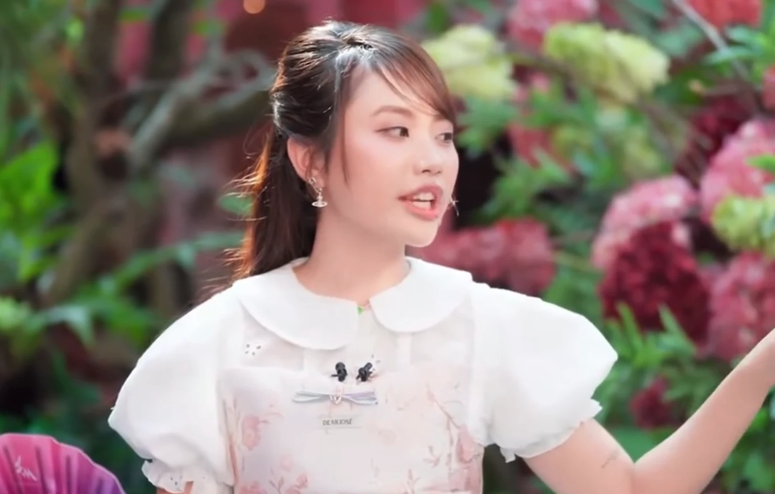 Phương Mỹ Chi gáy không đợi tuổi, không ngại sĩ trước đàn chị Bích Phương? - Hình 2