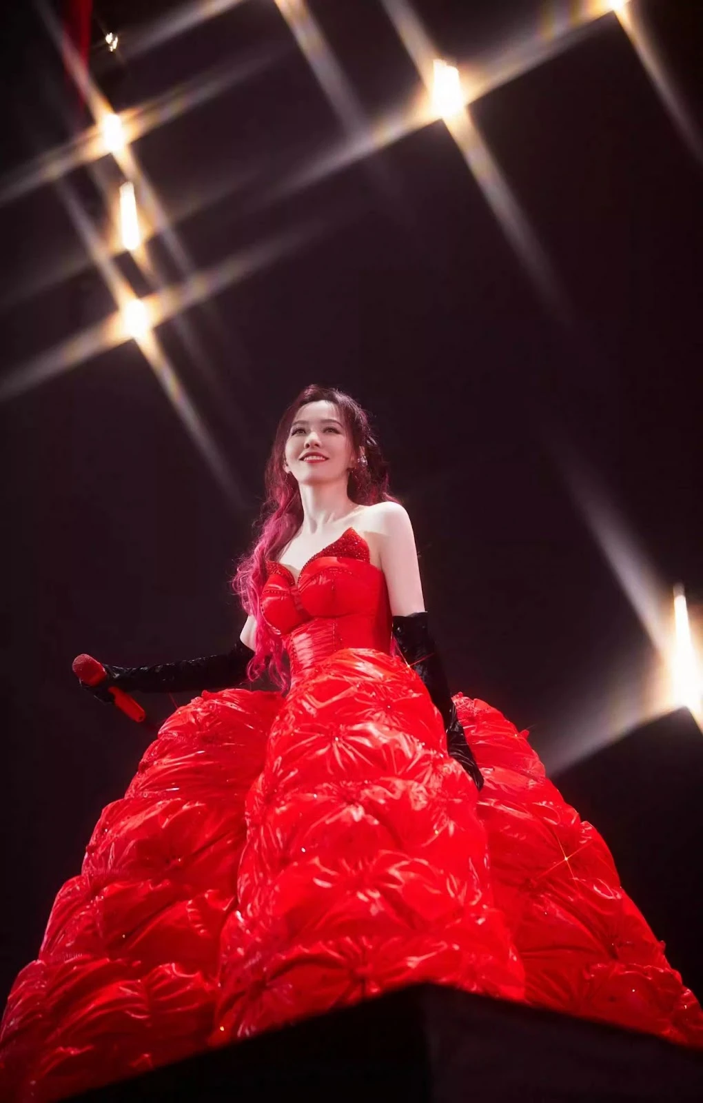 Trương Lương Dĩnh: Bị loại khỏi show truyền hình, giờ khiến cả showbiz xôn xao? - Hình 4