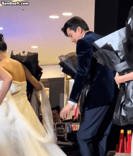 Cặp sao Việt lệch nhau 13 tuổi bị đồn hẹn hò khắp MXH: Nhà trai giàu top đầu showbiz, si mê nhà gái ra mặt - Hình 2