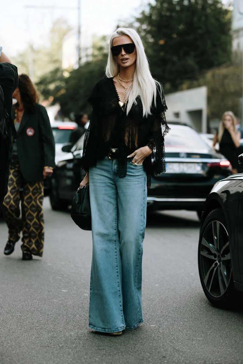 Diện quần jeans ống loe cho thời trang mùa hè sành điệu hơn bao giờ hết - Hình 6