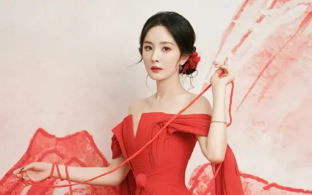 Dương Mịch: Từ Hồ Tiên đẹp nhất giờ rớt đài, nịnh hót đàn chị, chèn ép đàn em - Hình 2