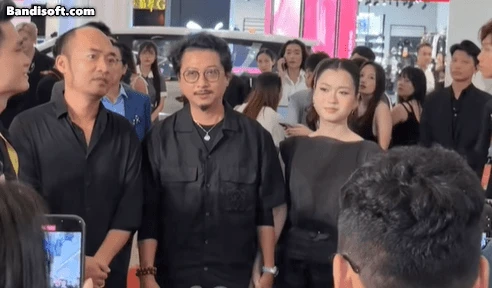 Lộ clip Tiến Luật sượng trân khi bị MC coi thường ngay tại thảm đỏ, netizen bất bình vô duyên vừa thôi - Hình 1