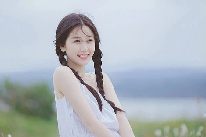 Ngu Thư Hân: Gái nhà giàu học trường quốc tế, nhan sắc dao kéo hay gen trội? - Hình 2