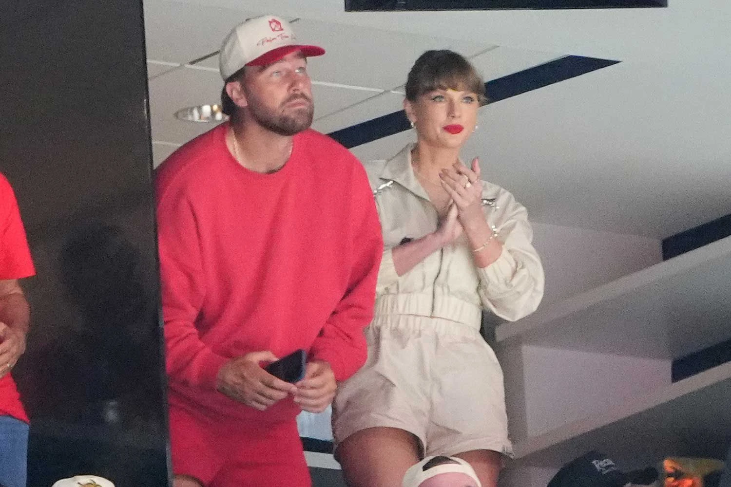 Taylor Swift chưa lên sân khấu, Travis Kelce đã gây bão với tuyên bố này! - Hình 1