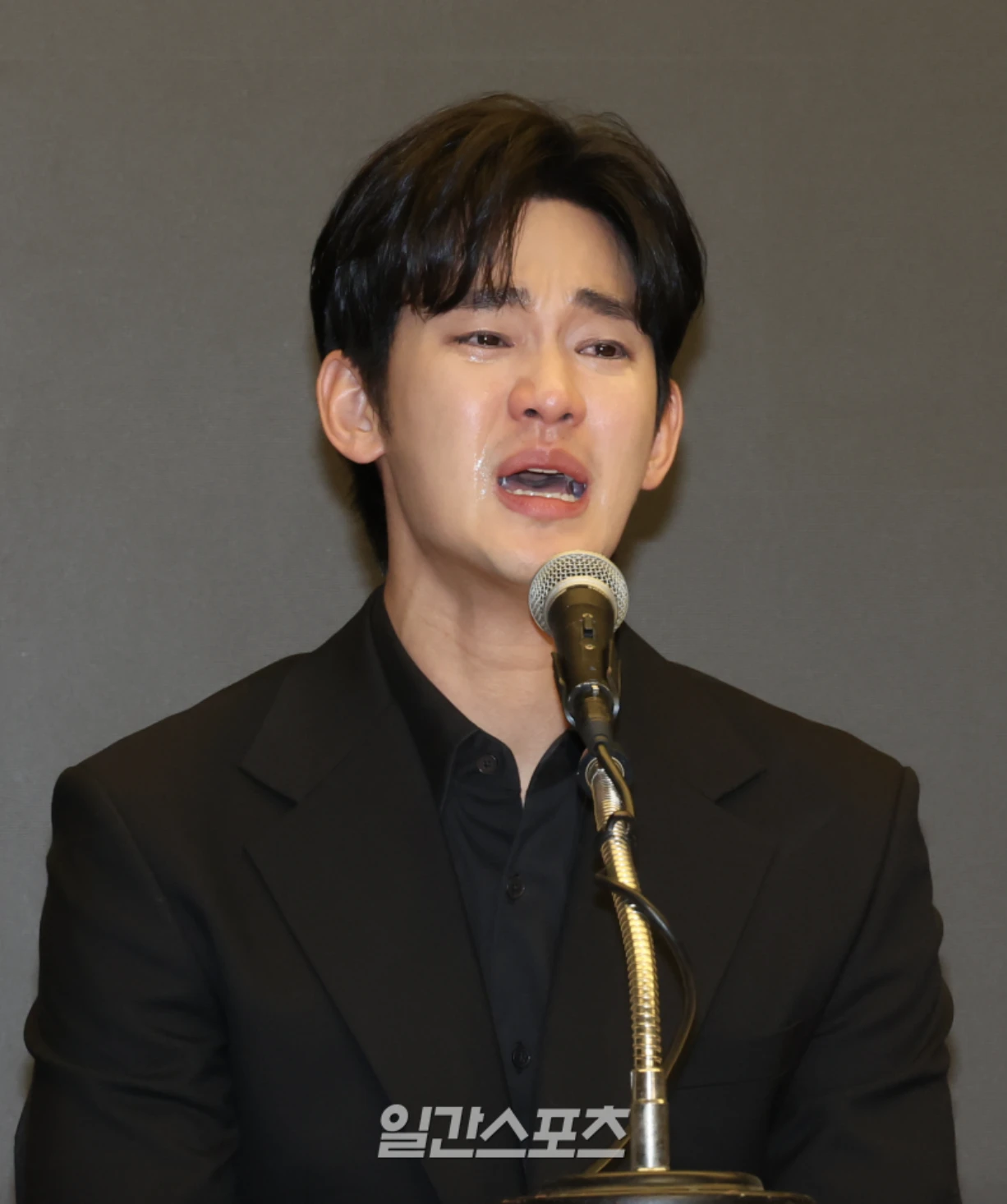 Kim Soo Hyun lại gặp biến lớn, nguy cơ này khiến fan không khỏi lo lắng? - Hình 4